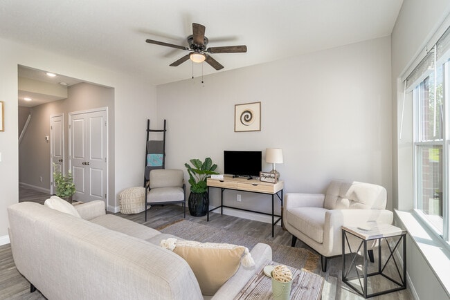 Building Photo - 2301 Point Pl