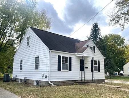 Building Photo - 813 E Washington St