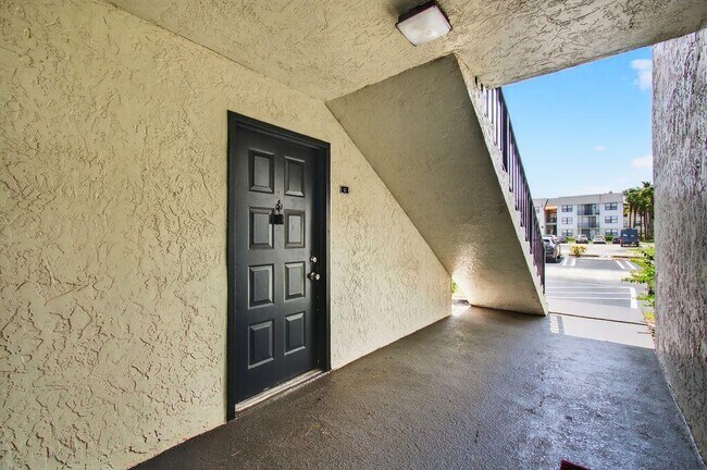 Building Photo - 752 Executive Center Dr