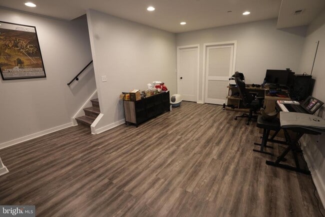 Building Photo - 341 Cantrell St