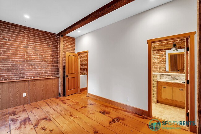 Building Photo - Intimate Super-Lux Home in Zen Garden Sett...