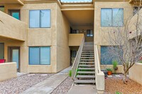 Building Photo - Remodeled Luxury One Bedroom Condo  Cross ...