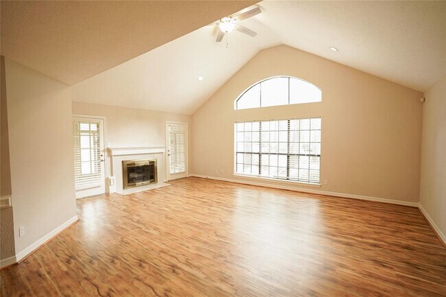Building Photo - 14106 Glen Canon Ln