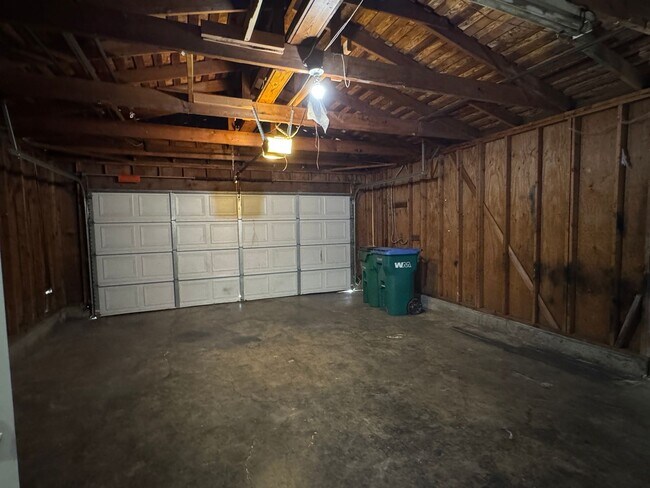 Building Photo - 9022 Stacey Ct