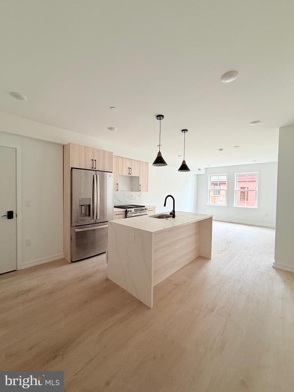 Building Photo - 208 Vine St