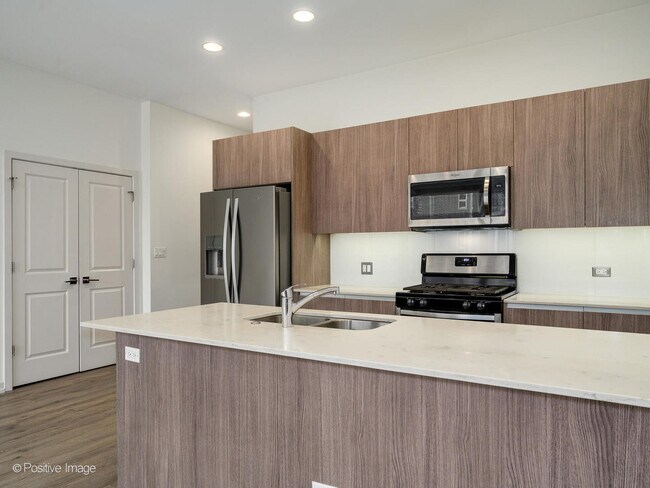 Building Photo - 4111 N Narragansett Ave