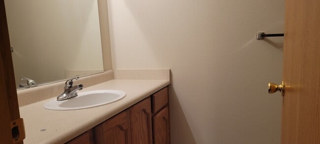 Building Photo - 228 SW Westholm Ave