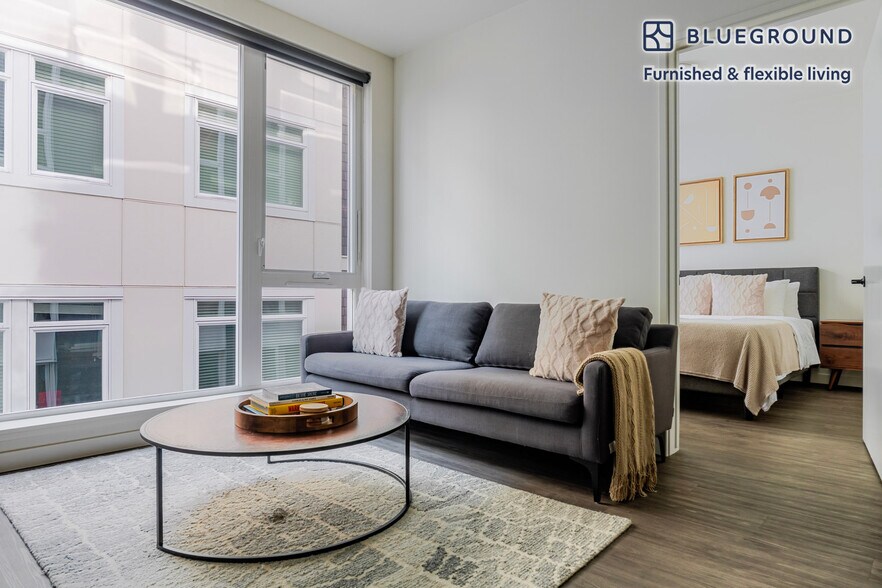 Primary Photo - 10050 NE 10th St