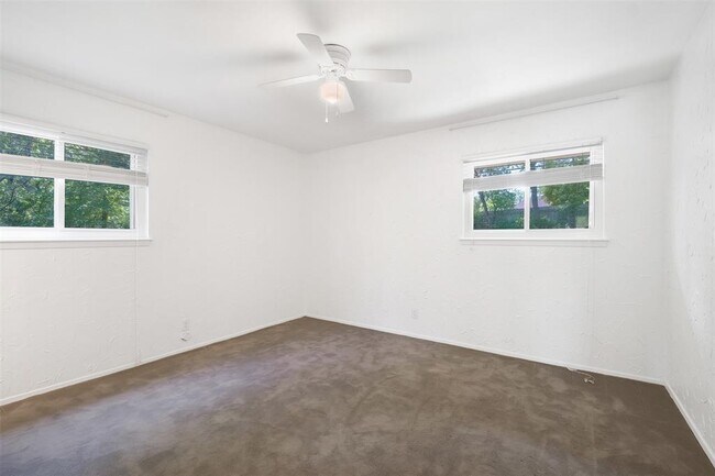 Building Photo - 8600 Clarewood Cir