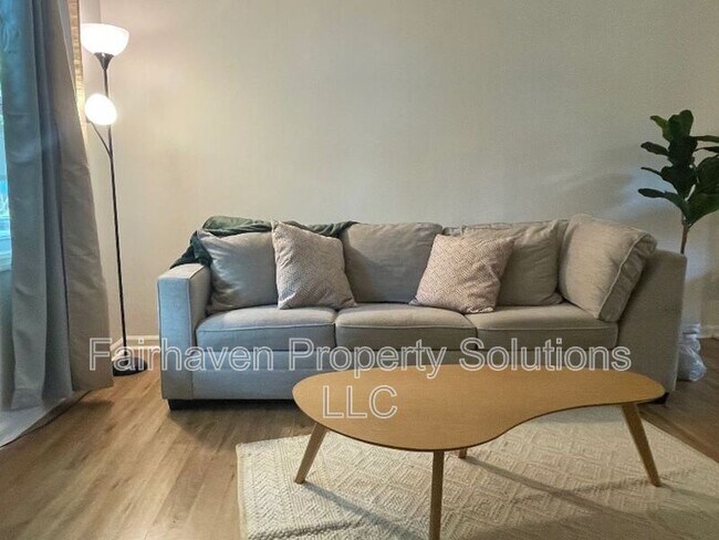 Building Photo - 1859 Williams Ave