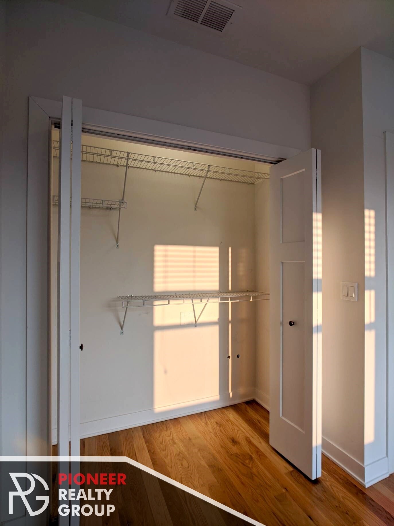 Building Photo - 2211 W Eastwood Ave