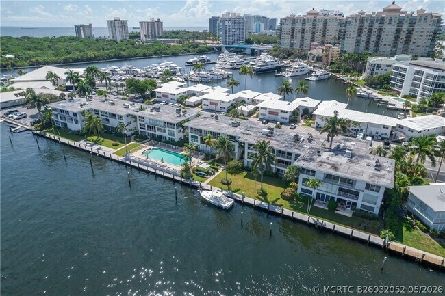 Building Photo - 2717 Yacht Club Blvd