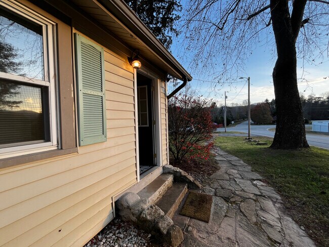 Building Photo - 83 Piney Mountain Church Rd