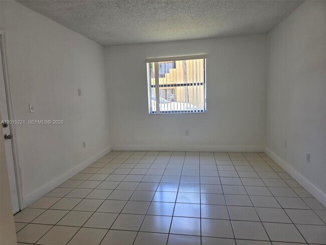 Building Photo - 556 NW 114th Ave