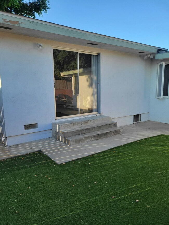 Building Photo - 5666 Dorothy Way