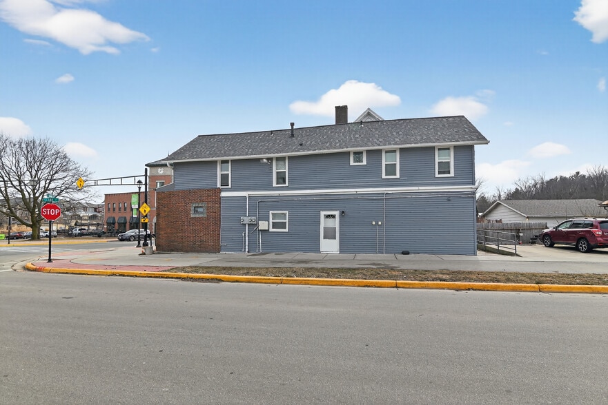 Building Photo - 203 S Main St