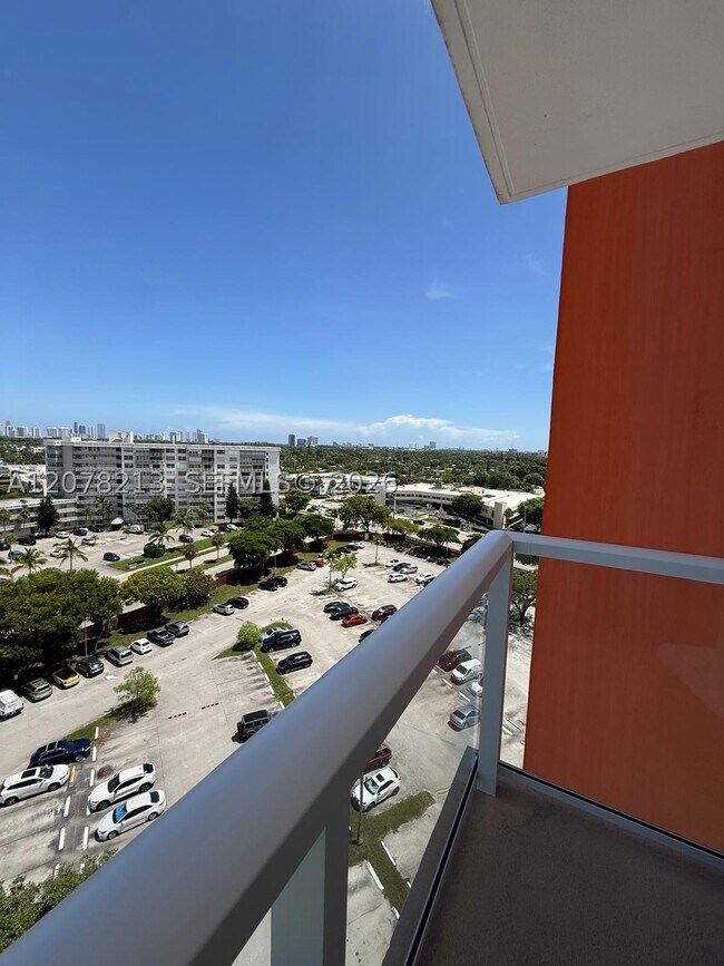 Building Photo - 1351 NE Miami Gardens Dr