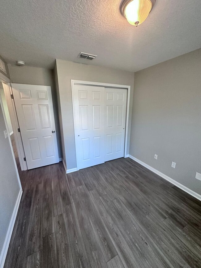 Building Photo - *** TWO WEEKS FREE ***  Gorgeous 4-Bedroom Home with Granite Counters & 2-Car Garage