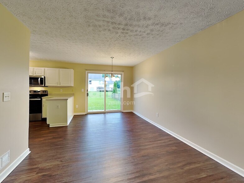 Building Photo - 1216 Walker Springs Dr