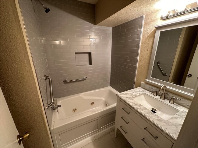 Building Photo - 9306 Bollingbrook Dr