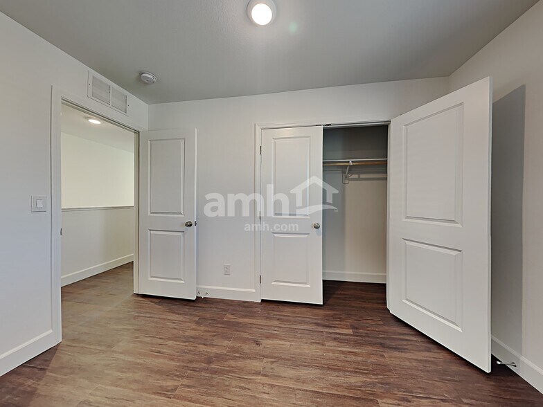 Building Photo - 4904 Colossal Star St