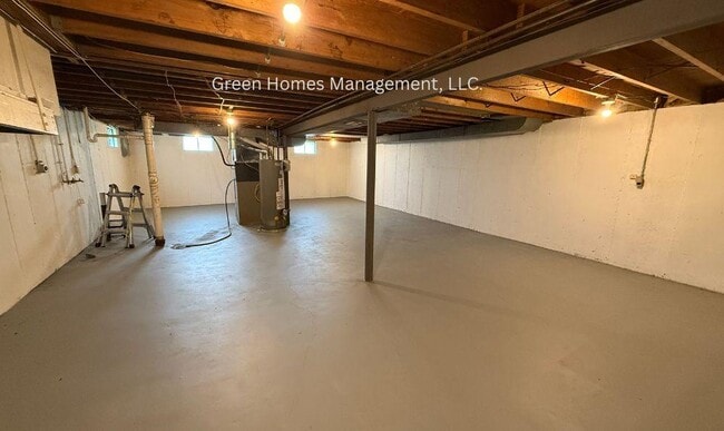 Building Photo - 10431 Lilac Ave