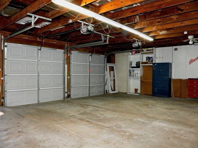 Building Photo - 103 6th St