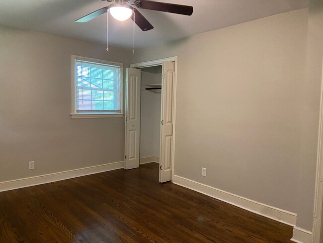 Building Photo - 3 Bedroom, 1.5 Bathroom House in Greensboro!