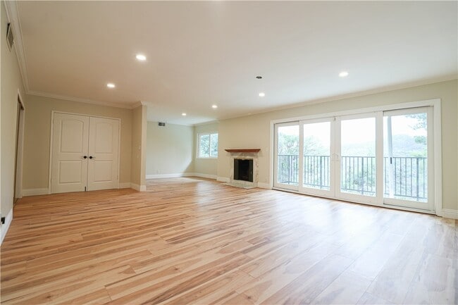 Building Photo - 16608 Park Ln Cir
