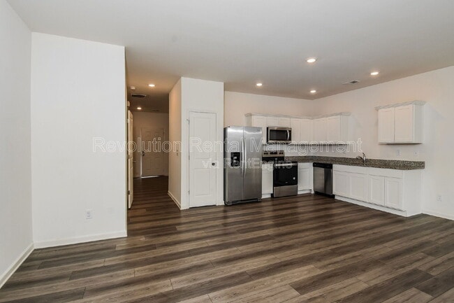 Building Photo - 310 Penn Sta Wy