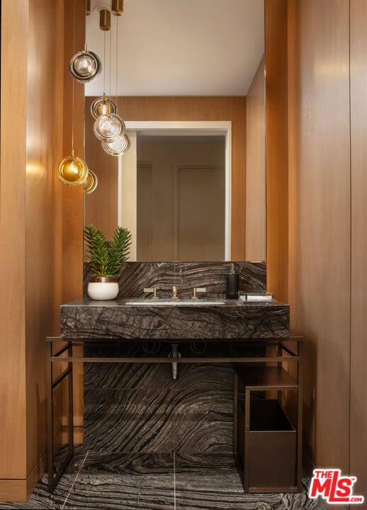 Building Photo - 211 Elm Ct