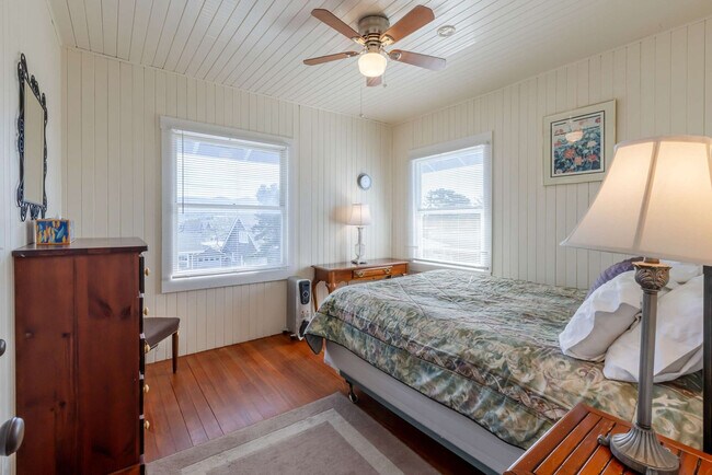 Building Photo - 640 S Columbia St