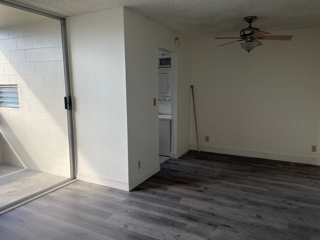 Building Photo - Spacious 1 bedroom! Great Location!