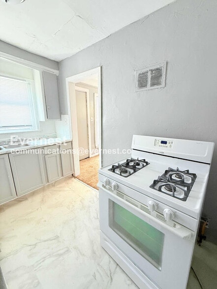 Building Photo - 12131 Schaefer Hwy