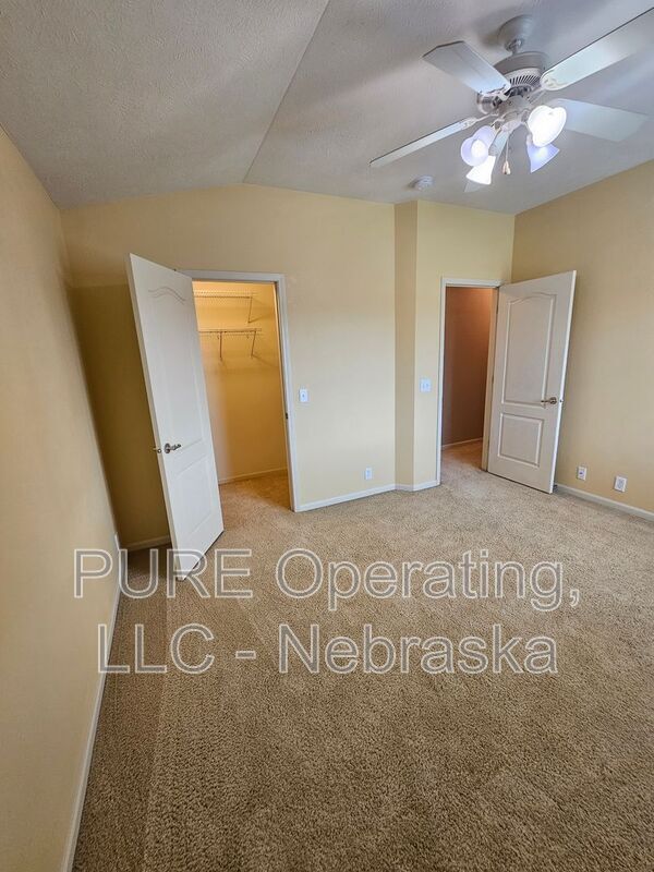 Building Photo - 16860 Larimore Ave