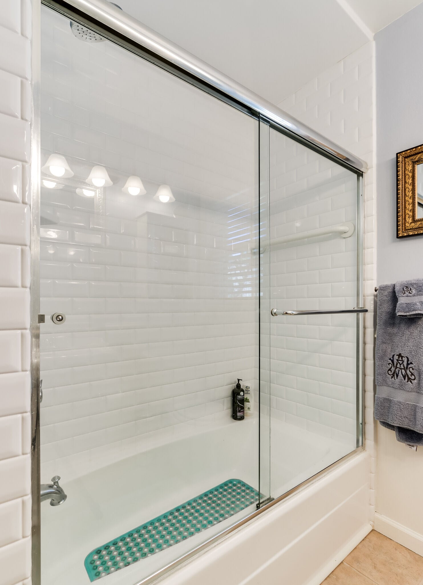 Building Photo - 6345 Bordeaux Ave