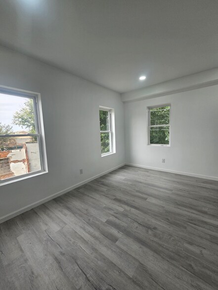 Building Photo - 5161 Wakefield St