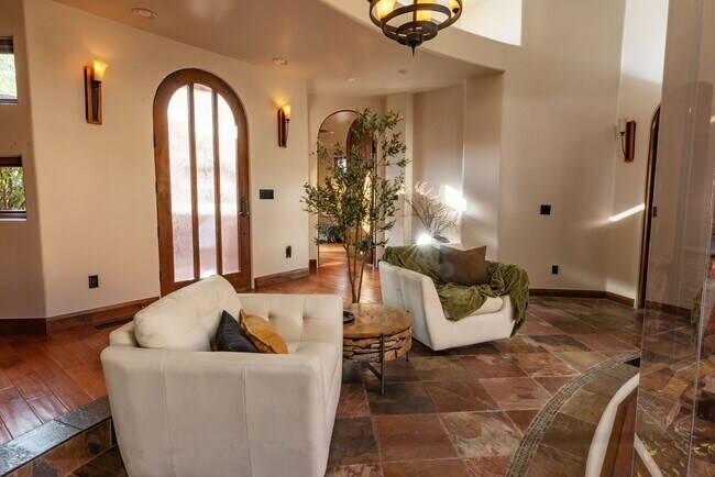 Building Photo - Furnished 3 Bedroom Entrada Home!!