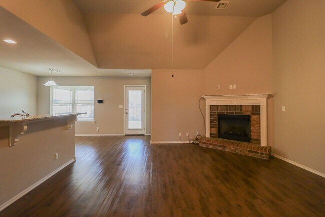 Building Photo - 3 Bed | 2 Bath in Broken Arrow!