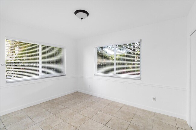 Building Photo - 1114 Genoa St