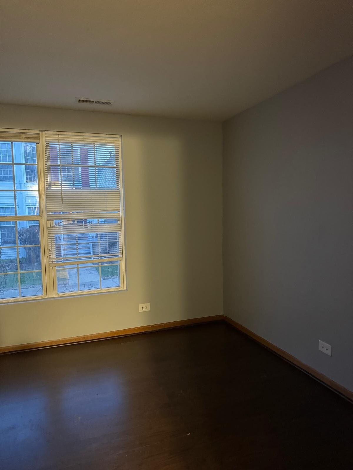 Building Photo - 871 Symphony Dr