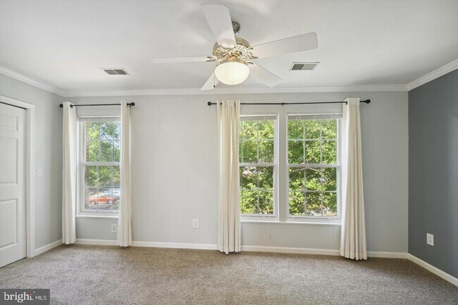Building Photo - Amazing, updated end unit townhome backing to trees and open common area in Centre Ridge neighbor...