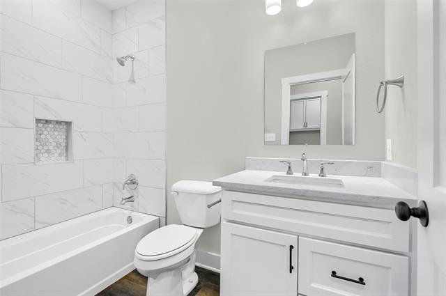 Building Photo - 1807 Boxwood Dr