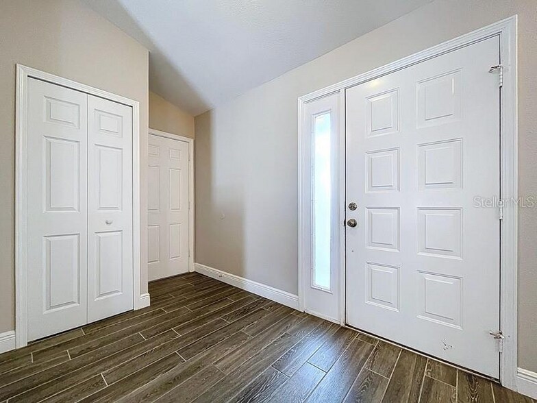 Building Photo - 2049 Darlington Oak Dr
