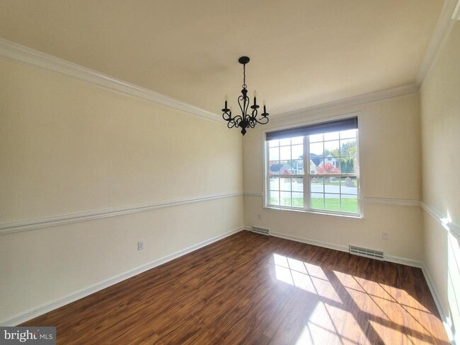 Building Photo - 5 Bandcroft Dr
