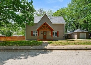 Building Photo - Perfect Family Home in Bolivar