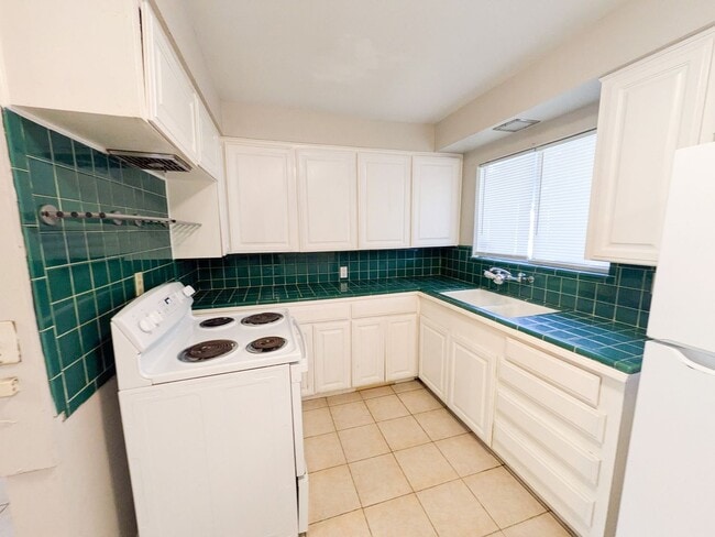 Building Photo - 2109 Coronado Pl