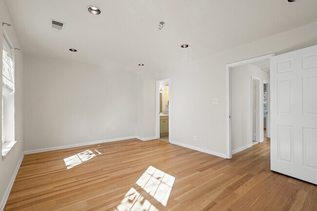 Building Photo - 7417 Wilma Ln