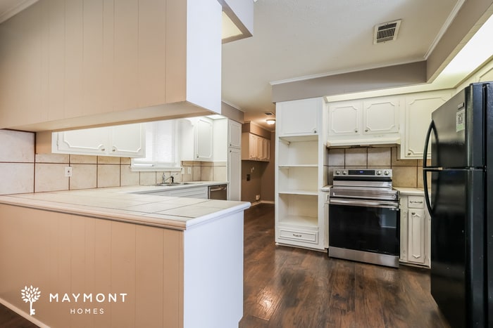 Building Photo - 5559 Marblehead Dr