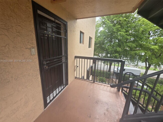 Building Photo - 5560 W 21st Ct